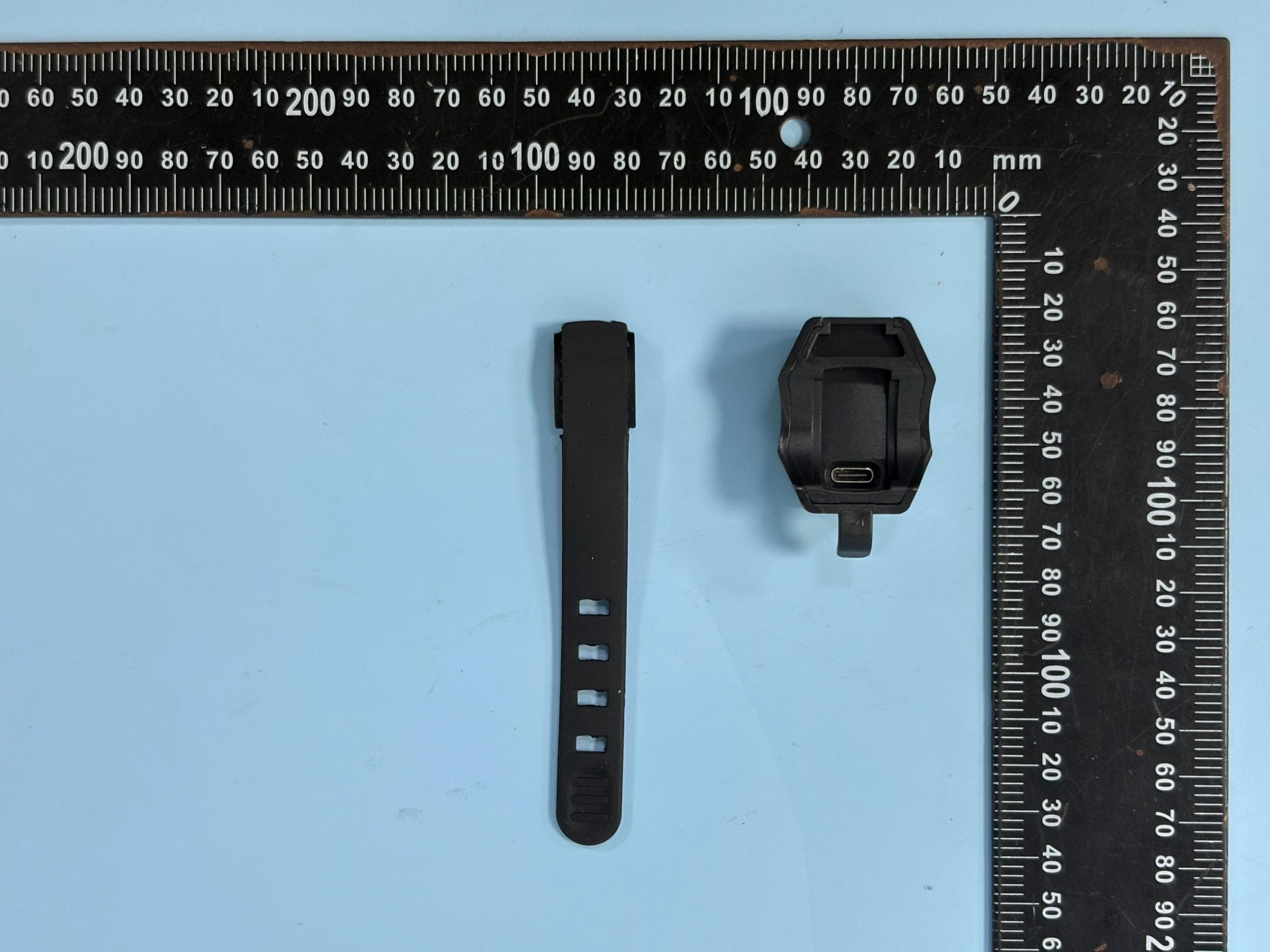 Bike Light - FCC ID 2BXNJ-YQ-812 - Yiwu Quanxin E-commerce Co., Ltd (3)