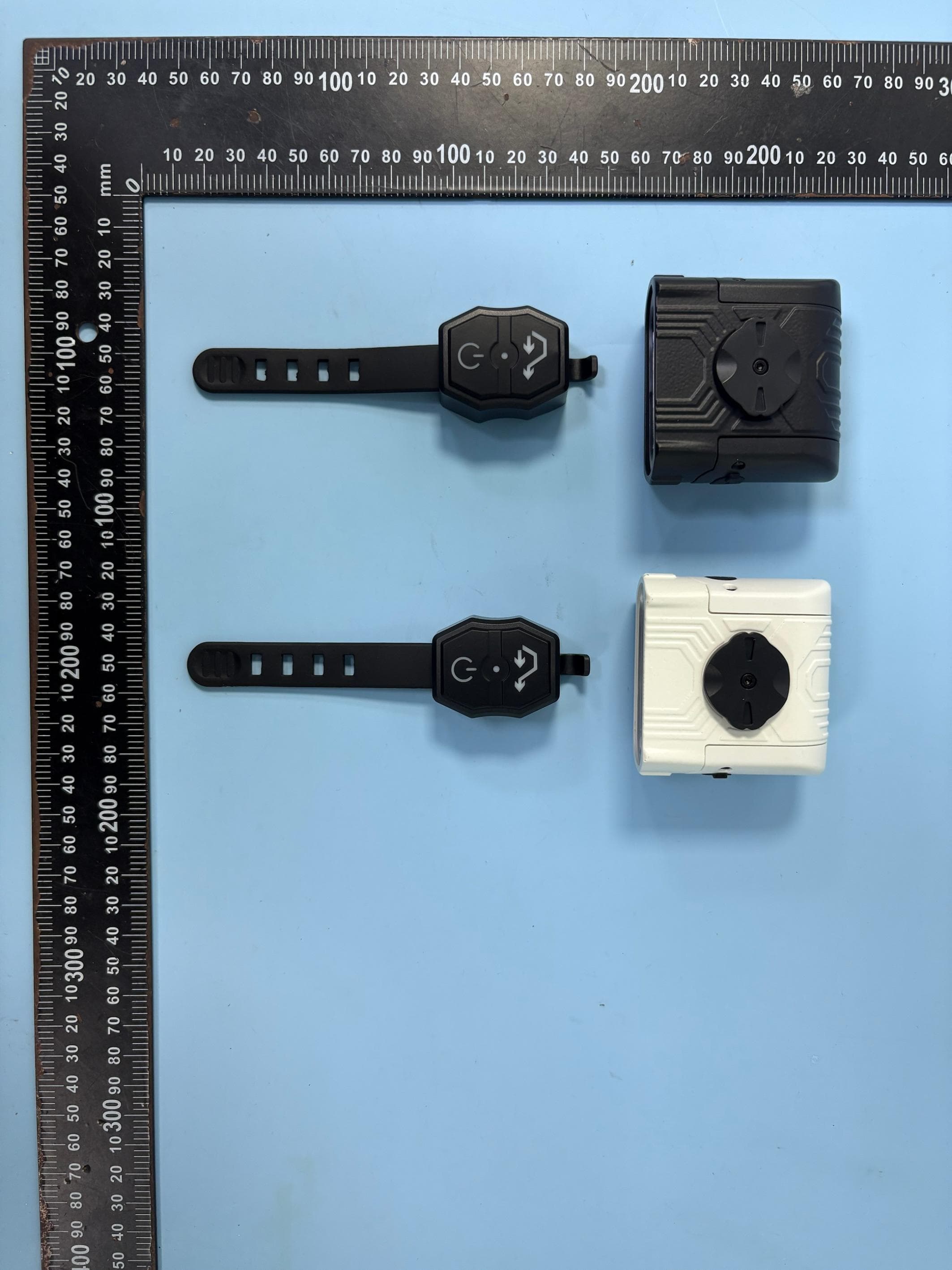 Bike Light - FCC ID 2BXNJ-YQ-812 - Yiwu Quanxin E-commerce Co., Ltd (4)