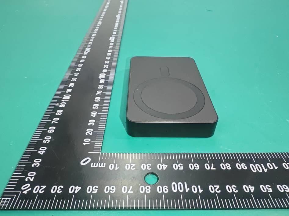 Magnetic Wireless Charging Power Bank - FCC ID 2BXOR-P32-1 - Shenzhen Zhuopai Digital Technology Co.,Ltd (3)