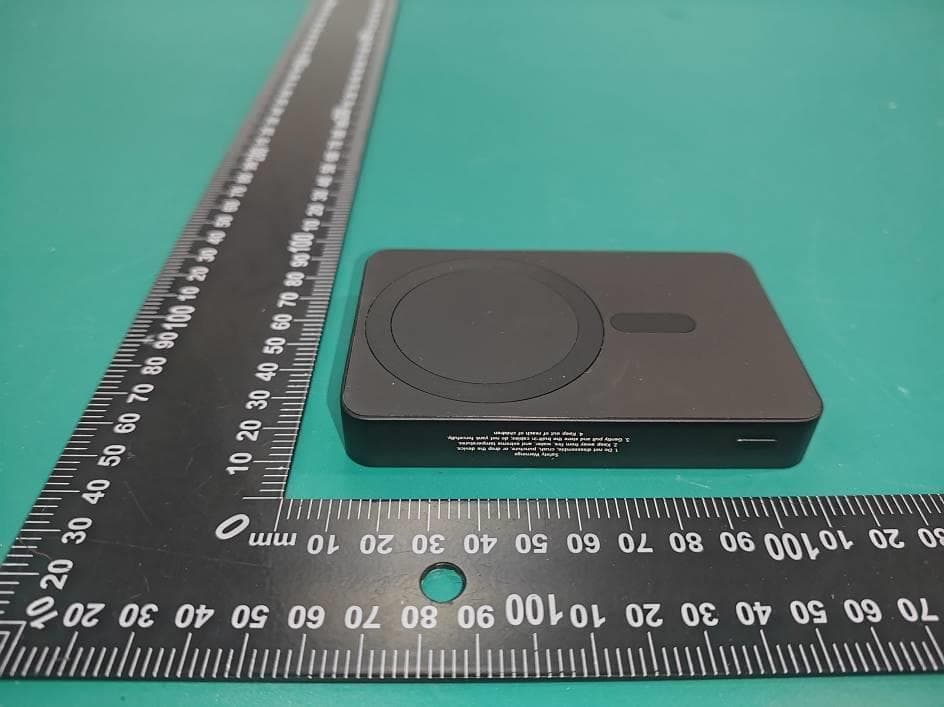 Magnetic Wireless Charging Power Bank - FCC ID 2BXOR-P32-1 - Shenzhen Zhuopai Digital Technology Co.,Ltd (4)