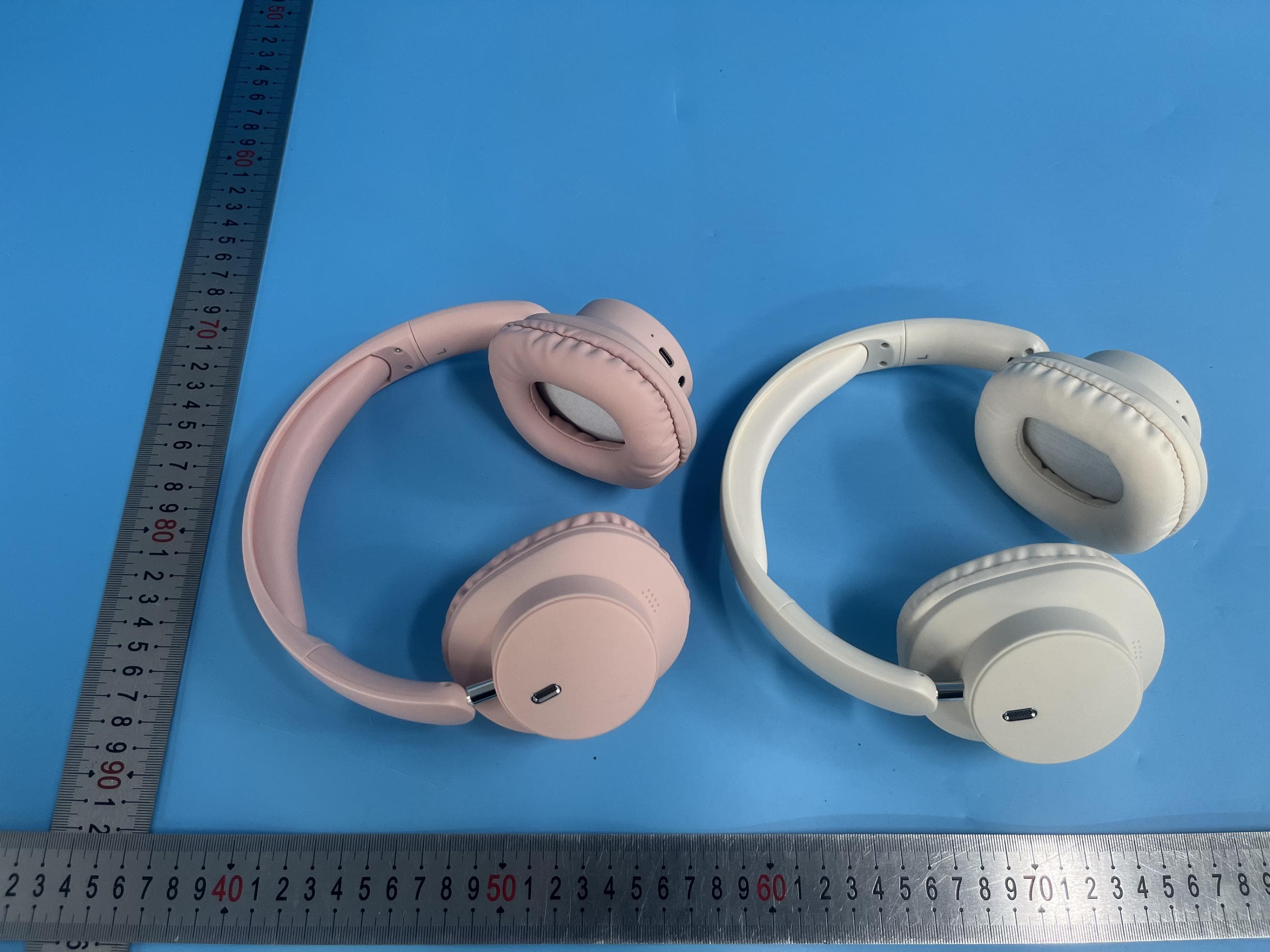 Bluetooth headset - FCC ID 2BXRU-V901 - Shantou Yipai Technology Co., Ltd. (5)