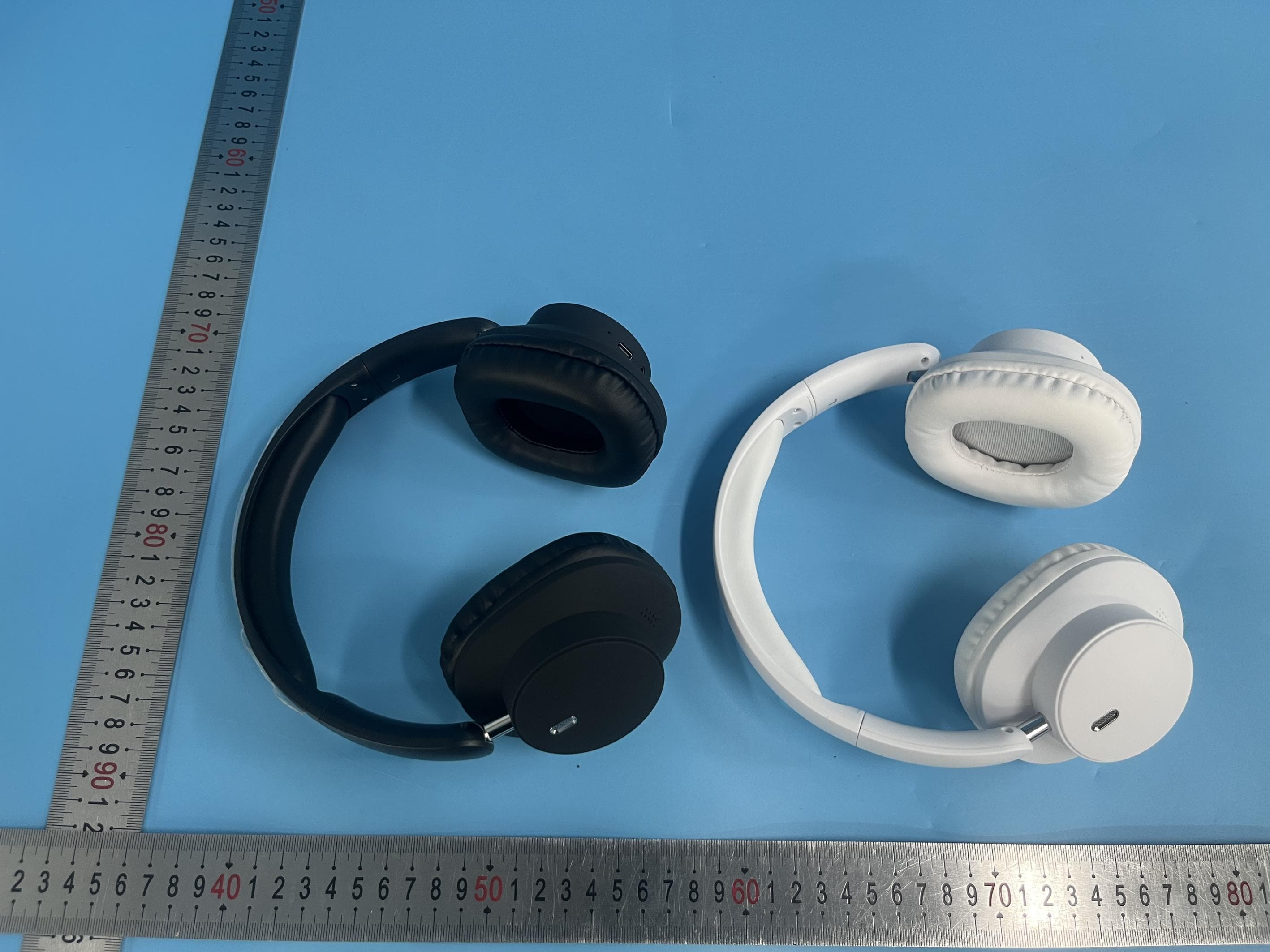 Bluetooth headset - FCC ID 2BXRU-V901 - Shantou Yipai Technology Co., Ltd. (4)