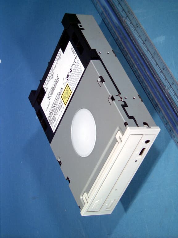 Internal IDE CD-ROM Reader (40x) - FCC ID A3DCDR-3001A - NEC Display Solutions of America, Inc. (2)