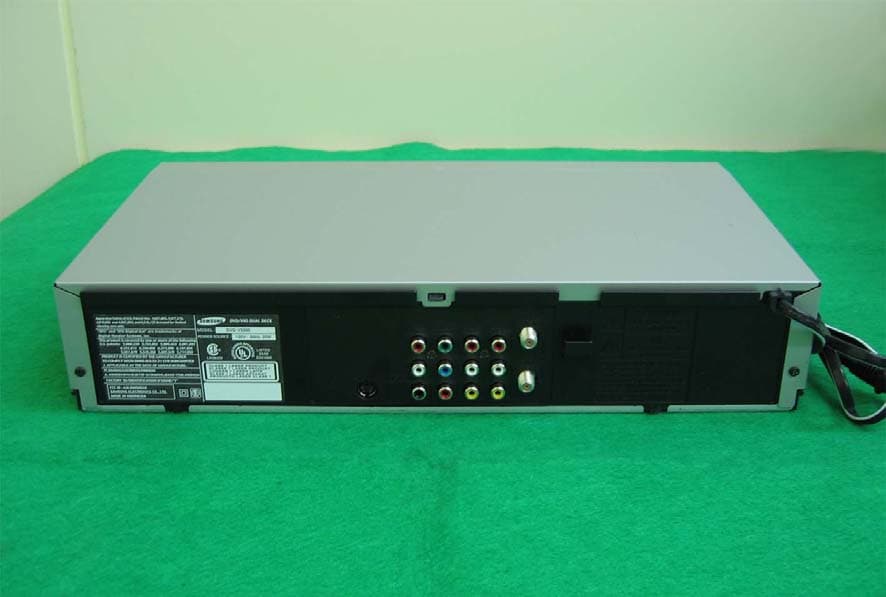 DVD Player/ Video Cassette Recorder - FCC ID A3L2005ZEUS - Samsung Electronics Co Ltd (1)