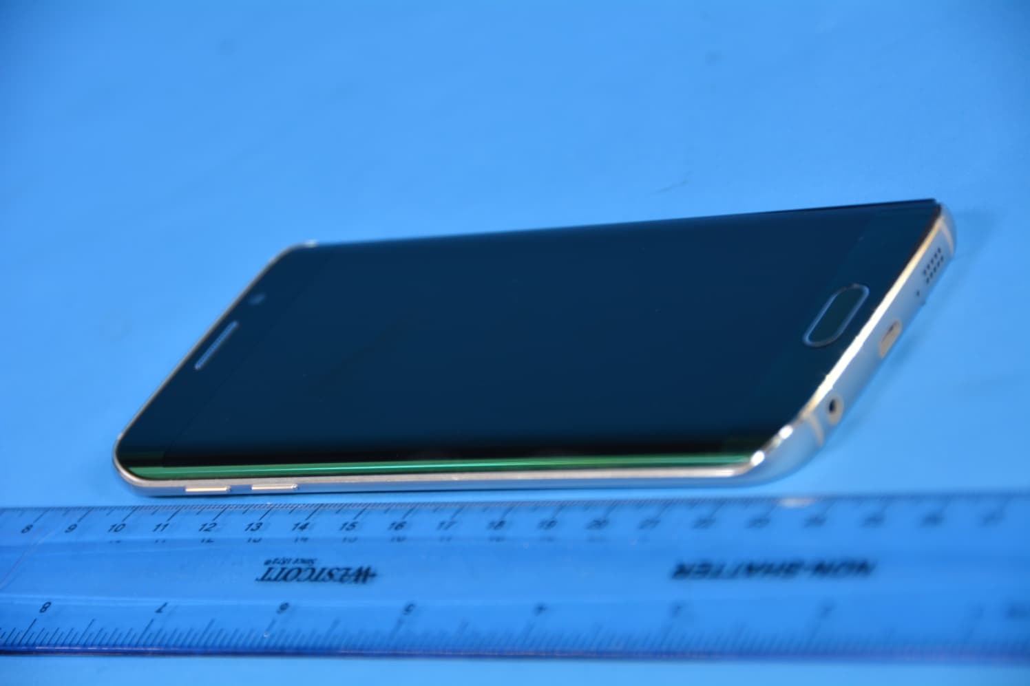 Multi-band GSM/EDGE/UMTS/LTE Phone with WLAN, Bluetooth, RFID, and ANT+ - FCC ID A3L404SC - Samsung Electronics Co Ltd