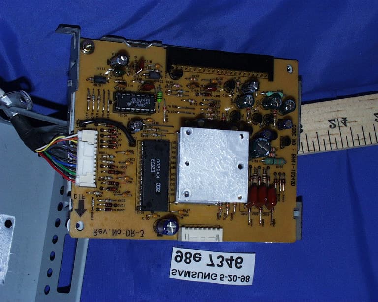 15 INCHES COLOR MONITOR - FCC ID A3LCHB570 - Samsung Electronics Co Ltd (4)