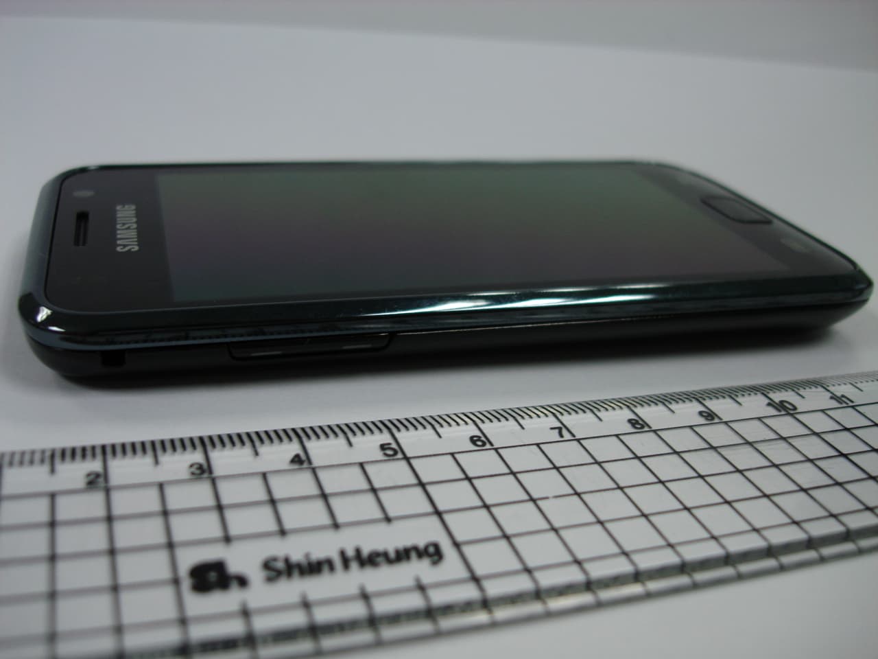Cellular/PCS GSM/EDGE and PCS WCDMA Phone with WLAN and Bluetooth - FCC ID A3LGTI9000 - Samsung Electronics Co Ltd (5)