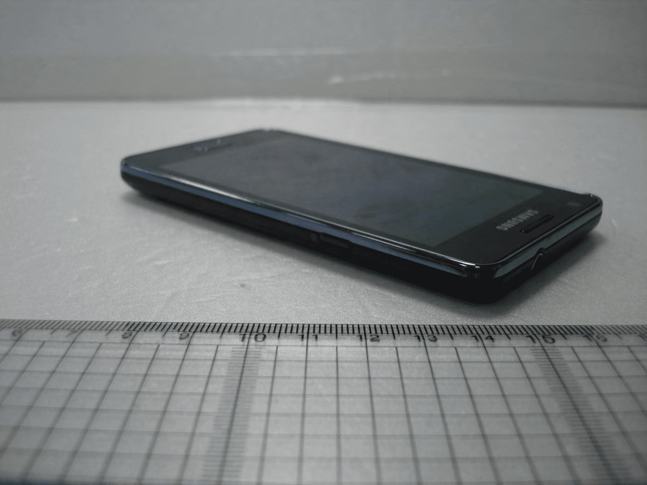 Mobile Phone - FCC ID A3LGTI9105P - Samsung Electronics Co Ltd (5)