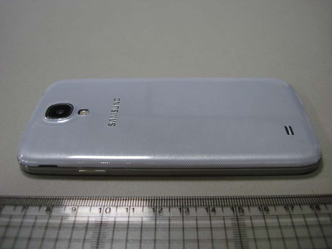 Multi-Band GSM/ EDGE/ LTE/ WCDMA Handset with WLAN, Bluetooth and RFID - FCC ID A3LGTI9505 - Samsung Electronics Co Ltd (2)