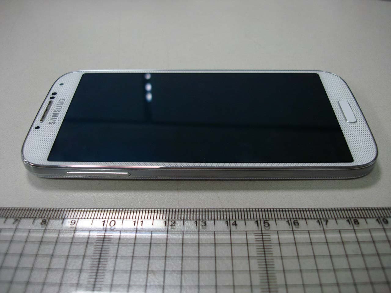 Multi-Band GSM/ EDGE/ LTE/ WCDMA Handset with WLAN, Bluetooth and RFID - FCC ID A3LGTI9505 - Samsung Electronics Co Ltd (3)