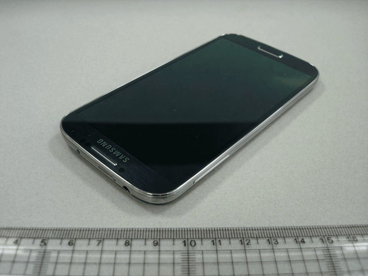Multi band GSM/EDGE/UMTS/LTE Phone with WLAN, Bluetooth, RFID, and ANT+ - FCC ID A3LGTI9515L - Samsung Electronics Co Ltd (4)