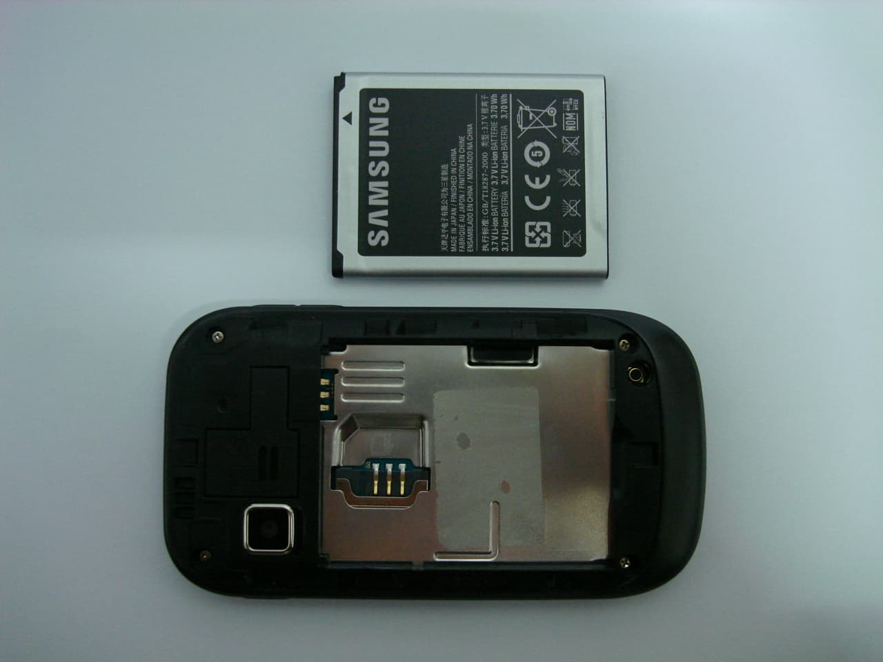 850/1900 GSM/GPRS Phone with BT&WLAN - FCC ID A3LGTS3770K - Samsung Electronics Co Ltd (3)