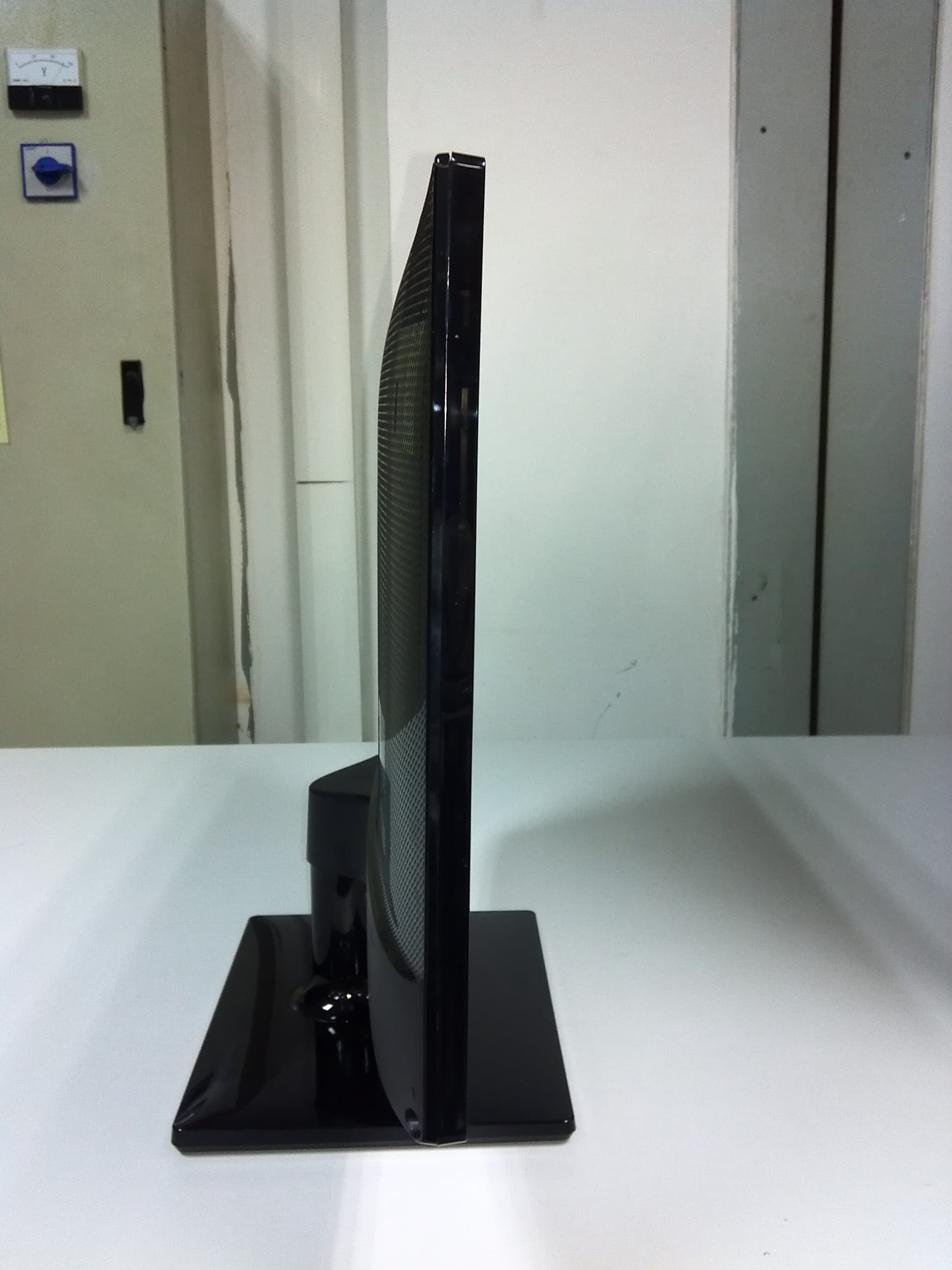 LCD monitor - FCC ID A3LLT24C350 - Samsung Electronics Co Ltd (4)