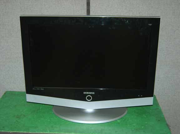 32-inch LCD TV Monitor - FCC ID A3LRE32UO - Samsung Electronics Co Ltd (2)