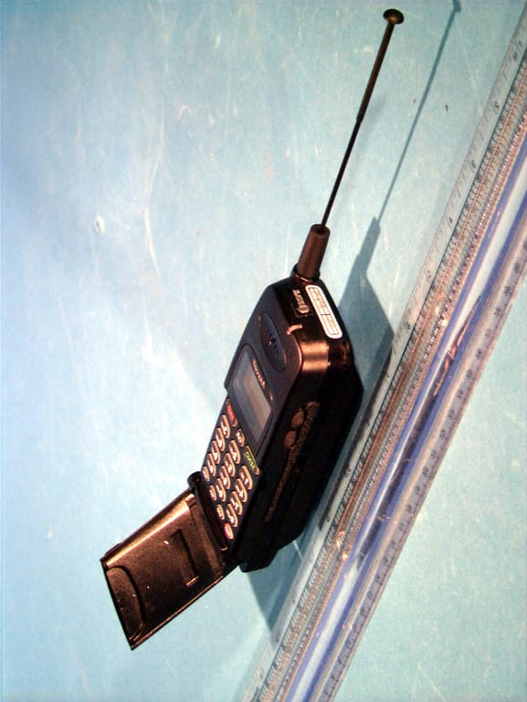 Dual Mode Portable Cellular Phone (AMPS/CDMA) - FCC ID A3LSCH370 - Samsung Electronics Co Ltd (1)