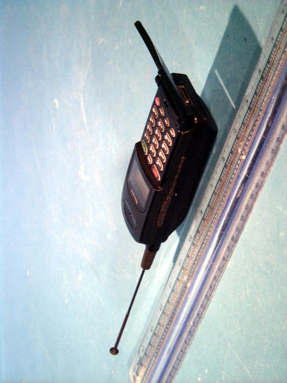 Dual Mode Portable Cellular Phone (AMPS/CDMA) - FCC ID A3LSCH370 - Samsung Electronics Co Ltd (2)