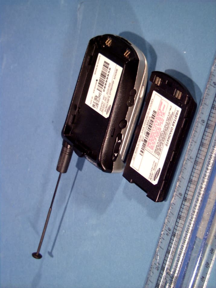 Dual Mode Cellular Phone (AMPS/CDMA) - FCC ID A3LSCH855 - Samsung Electronics Co Ltd (1)