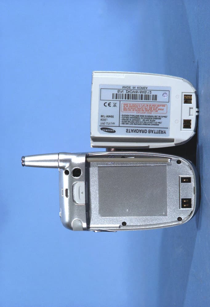 Tri-Mode Dual-Band Analog/ PCS Phone (AMPS/CDMA) - FCC ID A3LSCHA650 - Samsung Electronics Co Ltd (1)