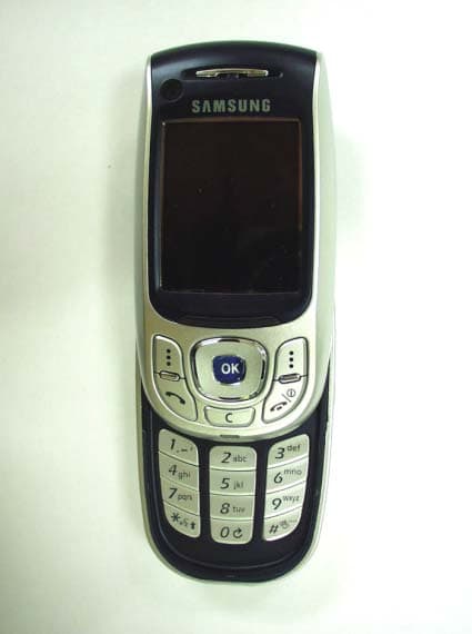 Tri-Mode Dual-Band Analog/ PCS Phone (AMPS/CDMA) - FCC ID A3LSCHA815 - Samsung Electronics Co Ltd (2)