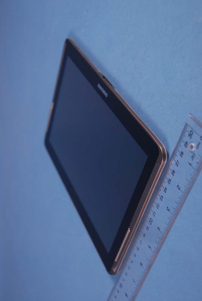 Portable Tablet Computer with Multi-Band CDMA, LTE, WLAN and Bluetooth - FCC ID A3LSCHI915 - Samsung Electronics Co Ltd (2)