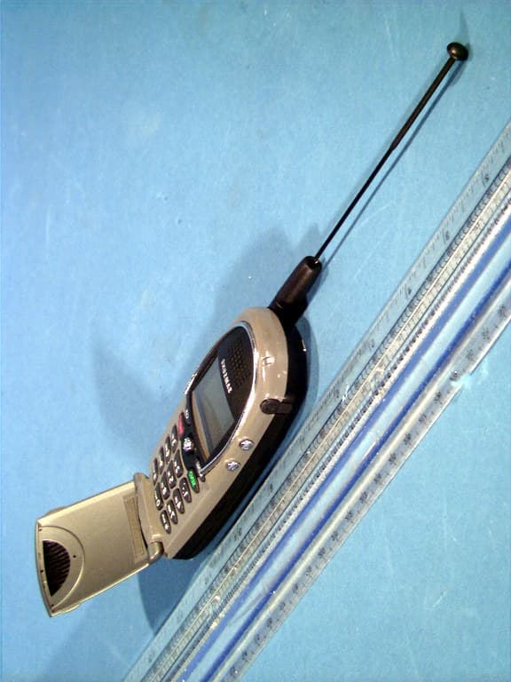Dual Mode Cellular Phone (AMPS/CDMA) - FCC ID A3LSCHN100 - Samsung Electronics Co Ltd (1)