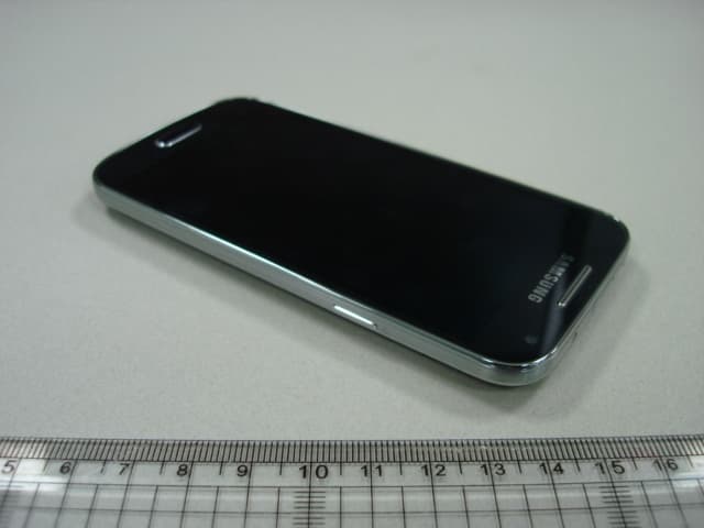 Multi-Band CDMA/LTE Phone with WLAN, Bluetooth and RFID - FCC ID A3LSCHR890 - Samsung Electronics Co Ltd (4)