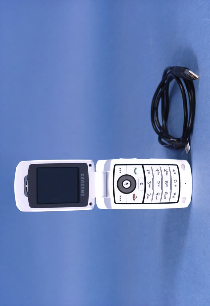 Single-Band PCS GSM/ EDGE Phone with Bluetooth - FCC ID A3LSGHE690 - Samsung Electronics Co Ltd (2)