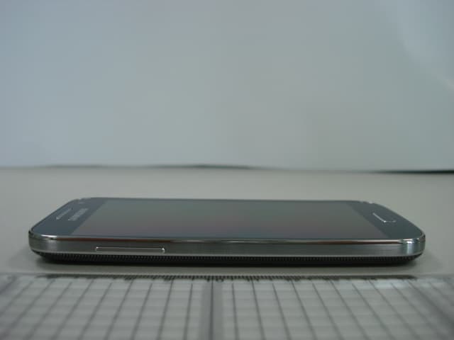 Multi-Band GSM/ EDGE/ WCDMA/ LTE Phone with WLAN, Bluetooth and RFID - FCC ID A3LSGHI257 - Samsung Electronics Co Ltd (3)
