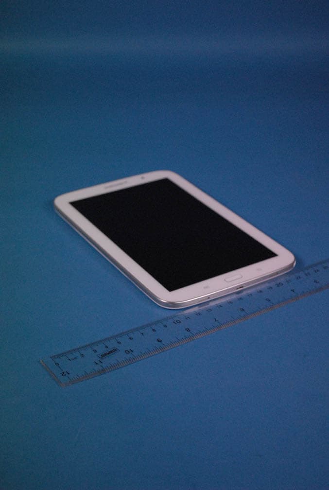 Portable Tablet Computer with Multi-band UMTS/GSM/EDGE/LTE/WLAN and Bluetooth - FCC ID A3LSGHI467 - Samsung Electronics Co Ltd (1)
