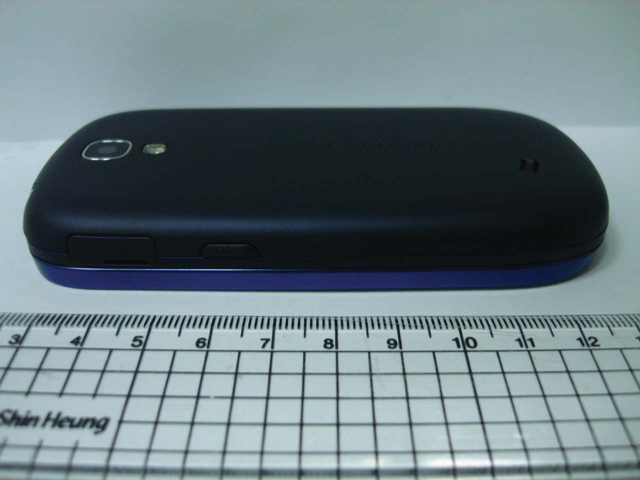 Cellular/PCS GSM/EDGE and AWS/PCS WCDMA Phone with WLAN and Bluetooth - FCC ID A3LSGHT589 - Samsung Electronics Co Ltd (4)