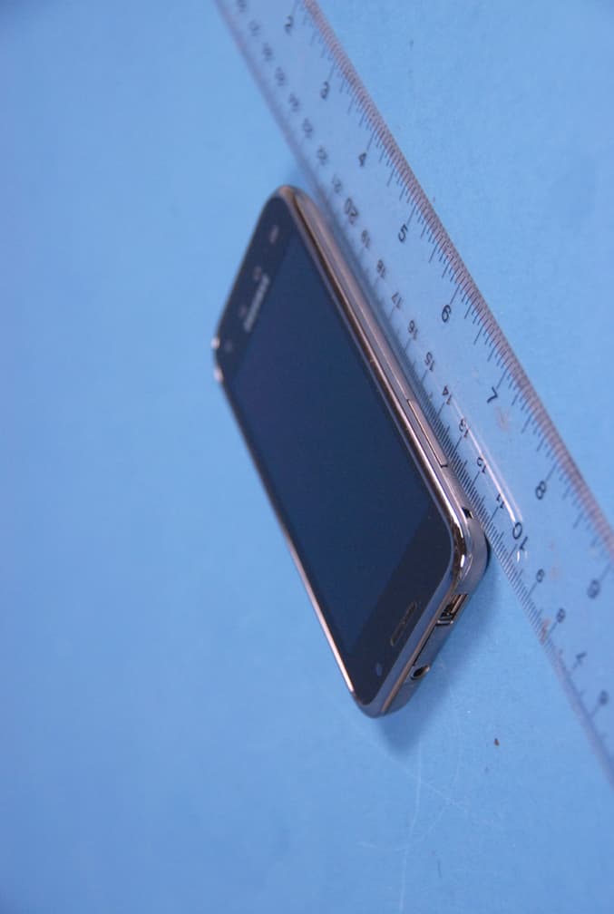 Cellular/PCS GSM/EDGE/WCDMA and AWS/PCS WCDMA Phone with WLAN and Bluetooth - FCC ID A3LSGHT959V - Samsung Electronics Co Ltd (2)