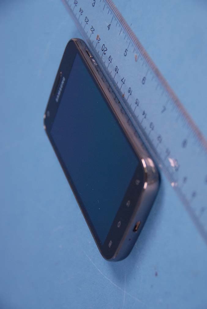 Cellular/PCS GSM/EDGE/WCDMA and AWS WCDMA Phone with WLAN, RFID and Bluetooth - FCC ID A3LSGHT989D - Samsung Electronics Co Ltd (2)