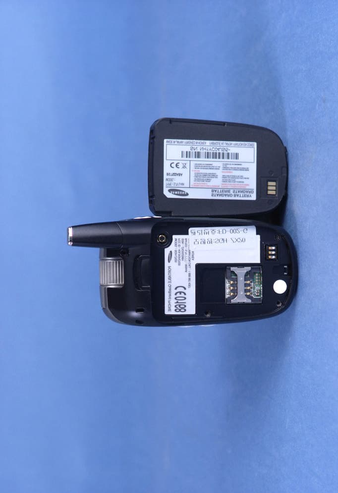 Dual-Band Dual-Mode GSM/ EDGE/ WCDMA Phone with BT - FCC ID A3LSGHZX20 - Samsung Electronics Co Ltd (2)