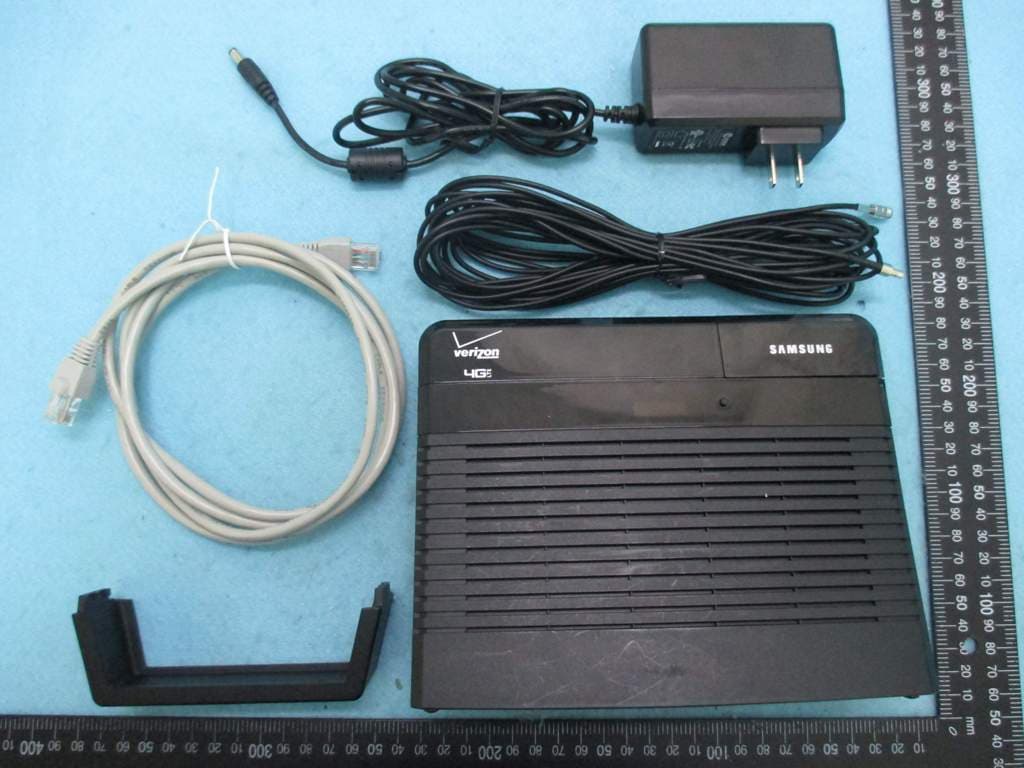 Verizon 4G LTE Network Extender - FCC ID A3LSLS-BU103 - Samsung Electronics Co Ltd (1)