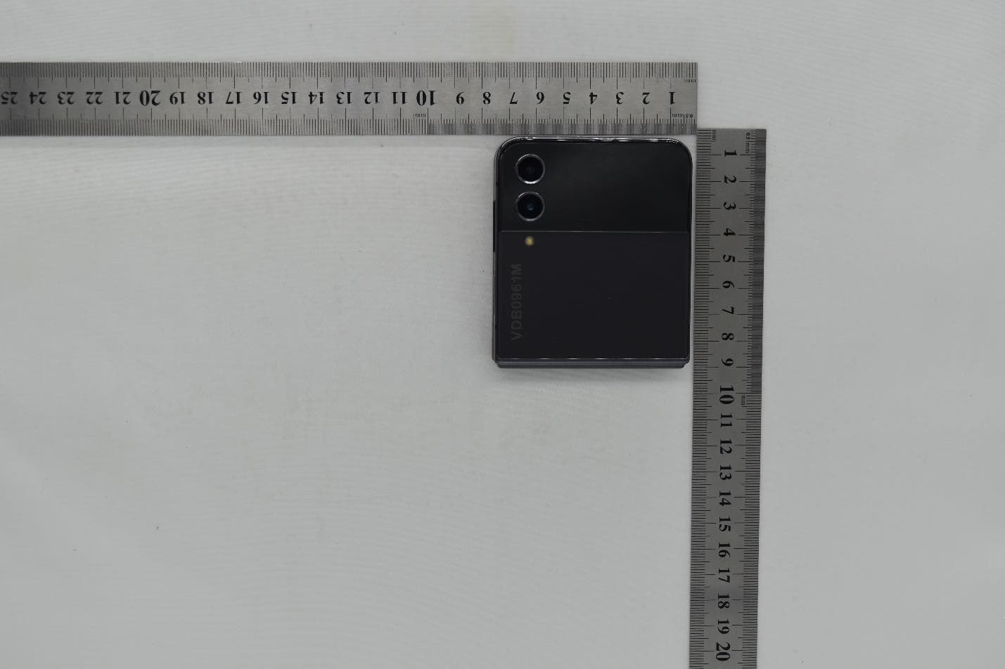 GSM/WCDMA/LTE/5G NR Phone + BT/BLE, DTS/UNII a/b/g/n/ac/ax, NFC and WPT - FCC ID A3LSMF721B - Samsung Electronics Co Ltd (3)