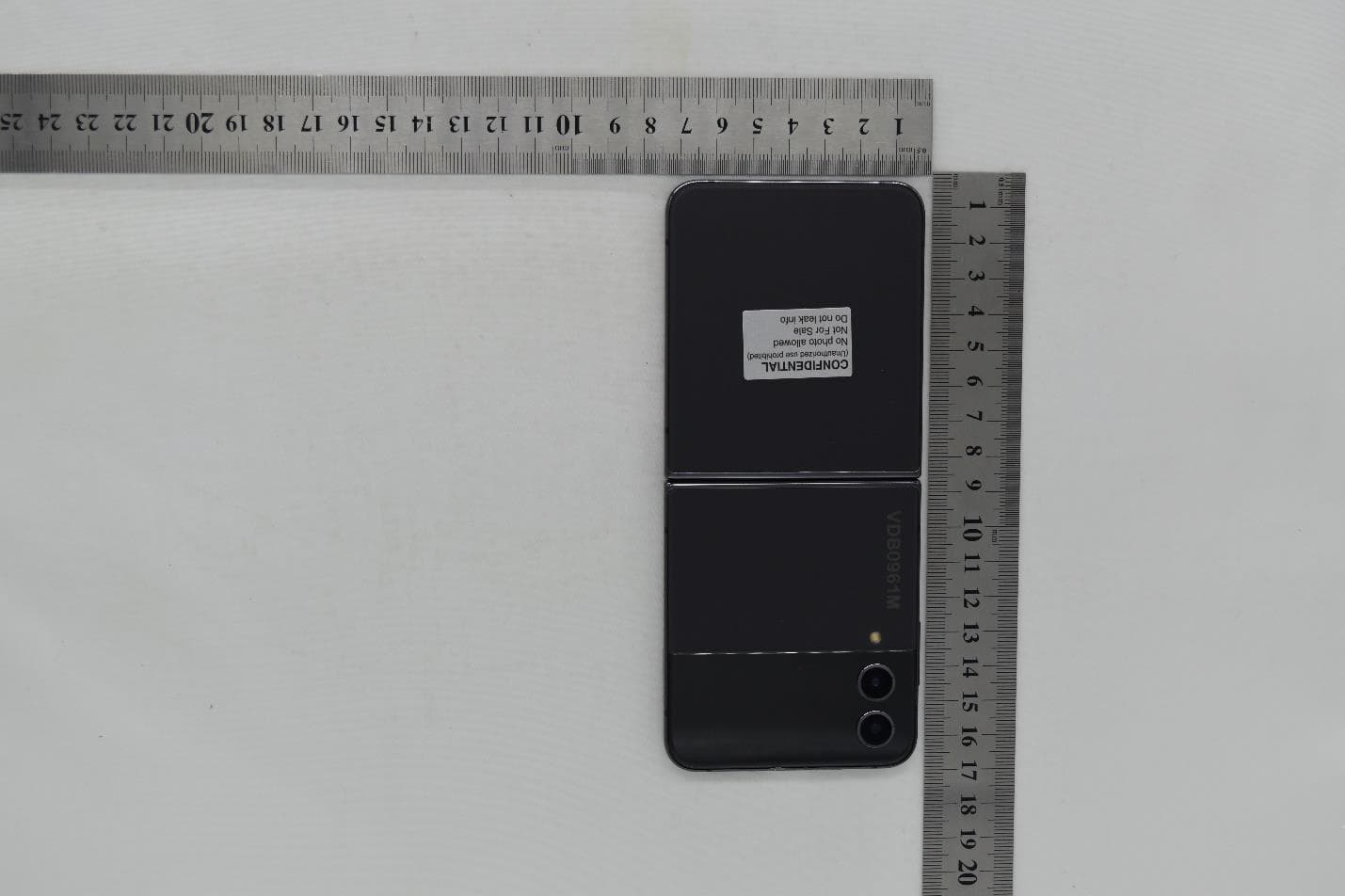 GSM/WCDMA/LTE/5G NR Phone + BT/BLE, DTS/UNII a/b/g/n/ac/ax, NFC and WPT - FCC ID A3LSMF721B - Samsung Electronics Co Ltd