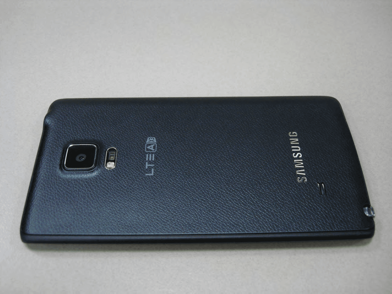 Multi Band GSM/UMTS/LTE Phone with WLAN, BT, RFID and ANT+ - FCC ID A3LSMN915KOR - Samsung Electronics Co Ltd (2)