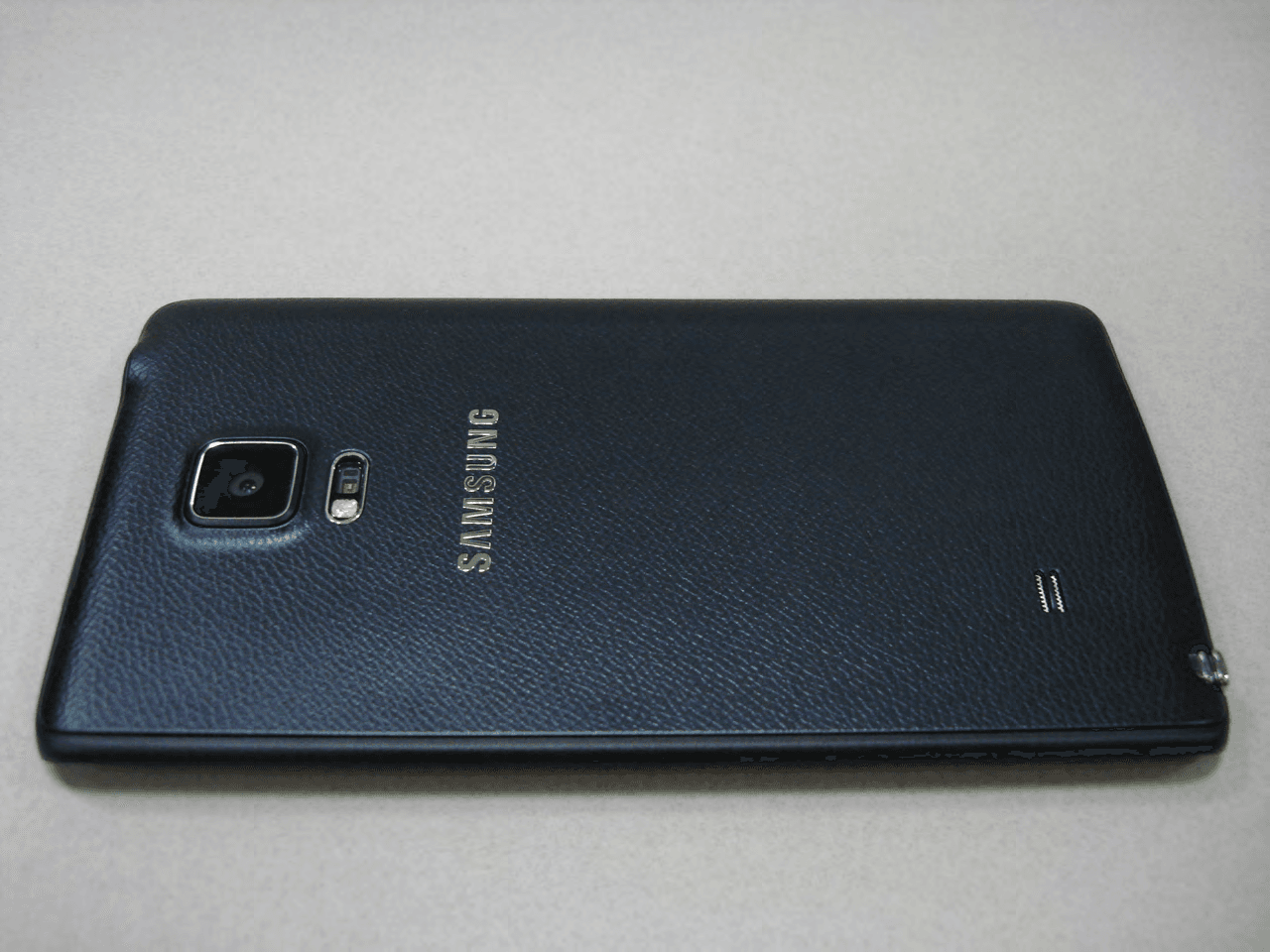 Multi-band GSM/EDGE/UMTS/LTE Phone with WLAN, Bluetooth, RFID, and ANT+ - FCC ID A3LSMN915W8 - Samsung Electronics Co Ltd (2)