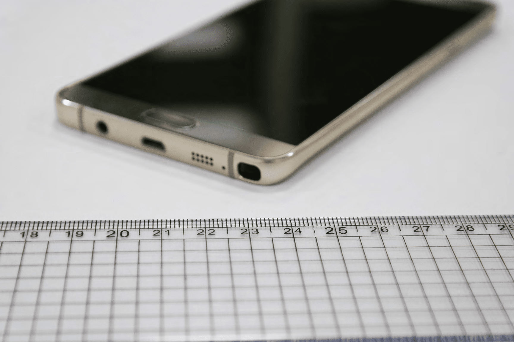 Multi-band GSM/EDGE/UMTS/LTE Phone with WLAN, Bluetooth, RFID, and ANT+ - FCC ID A3LSMN920F - Samsung Electronics Co Ltd (1)