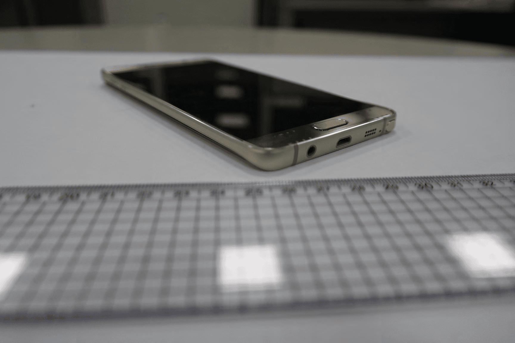 Multi-band GSM/EDGE/UMTS/LTE Phone with WLAN, Bluetooth, RFID, and ANT+ - FCC ID A3LSMN920I - Samsung Electronics Co Ltd (1)
