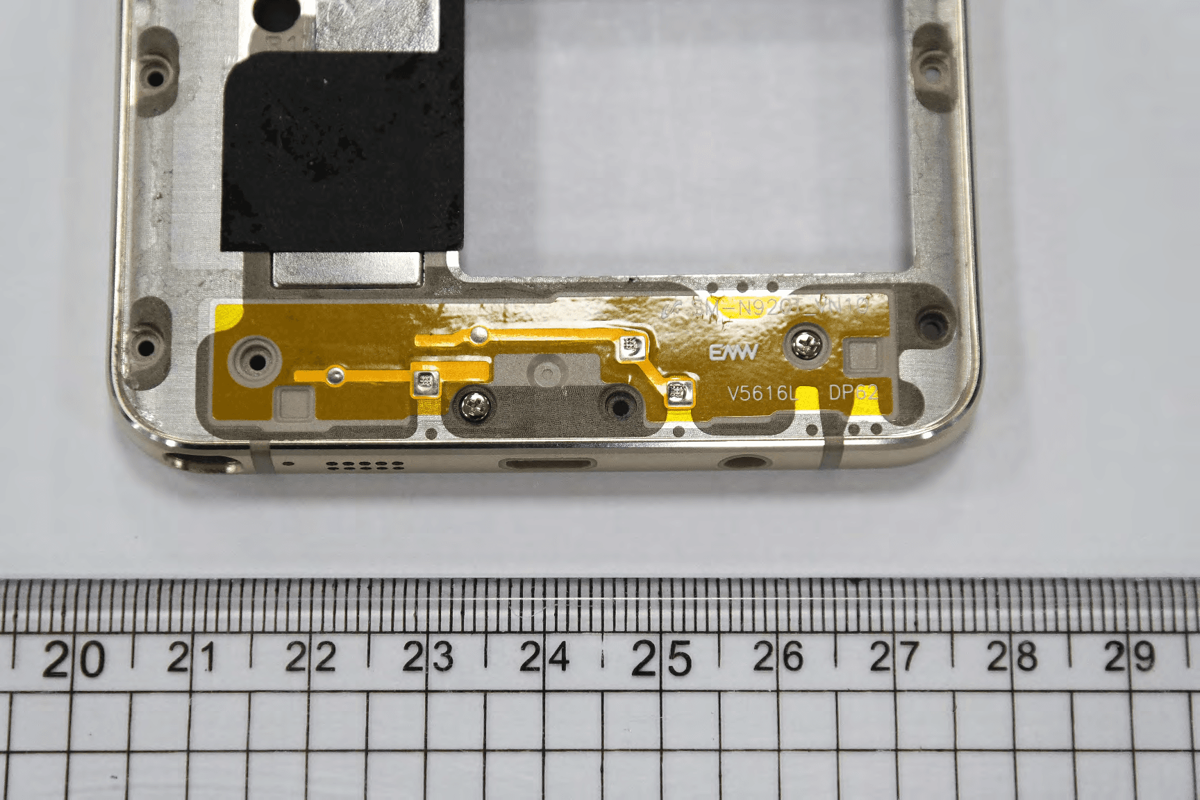 Portable Handset with Multi-Band GSM/EDGE/WCDMA/LTE, WLAN, BT, RFID and ANT+ - FCC ID A3LSMN920T - Samsung Electronics Co Ltd
