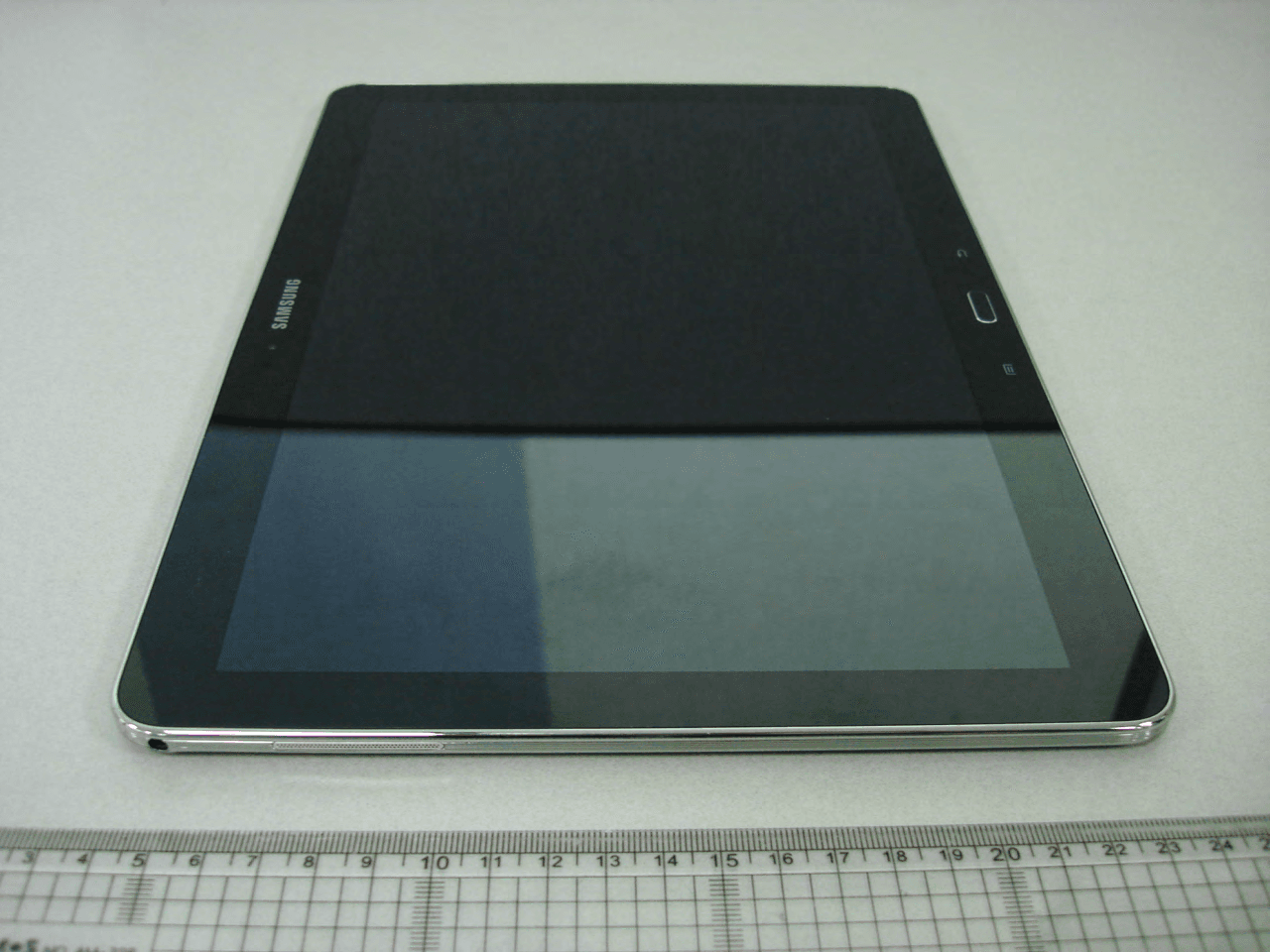 Tablet with WiFi, Bluetooth and ANT+ - FCC ID A3LSMP900 - Samsung Electronics Co Ltd (2)