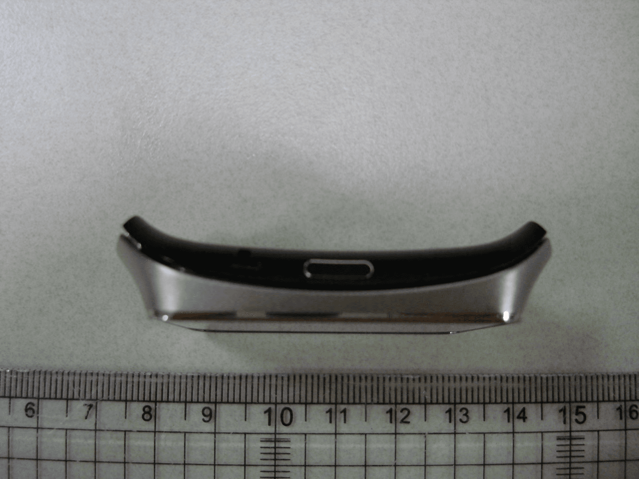 Wrist Worn Device with WLAN and Bluetooth - FCC ID A3LSMR382 - Samsung Electronics Co Ltd (4)