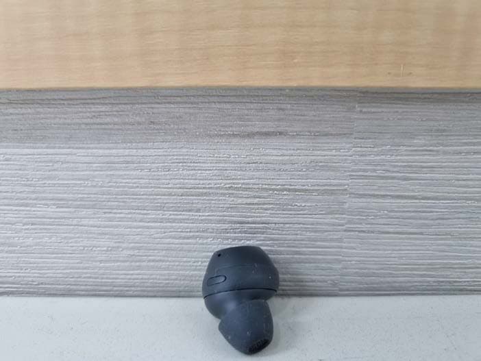 Bluetooth Headset - FCC ID A3LSMR400NR - Samsung Electronics Co Ltd (4)