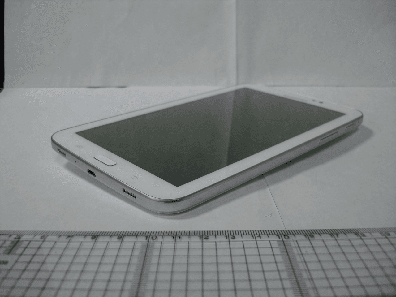 Portable Tablet Computer with WLAN and Bluetooth - FCC ID A3LSMT210 - Samsung Electronics Co Ltd (2)