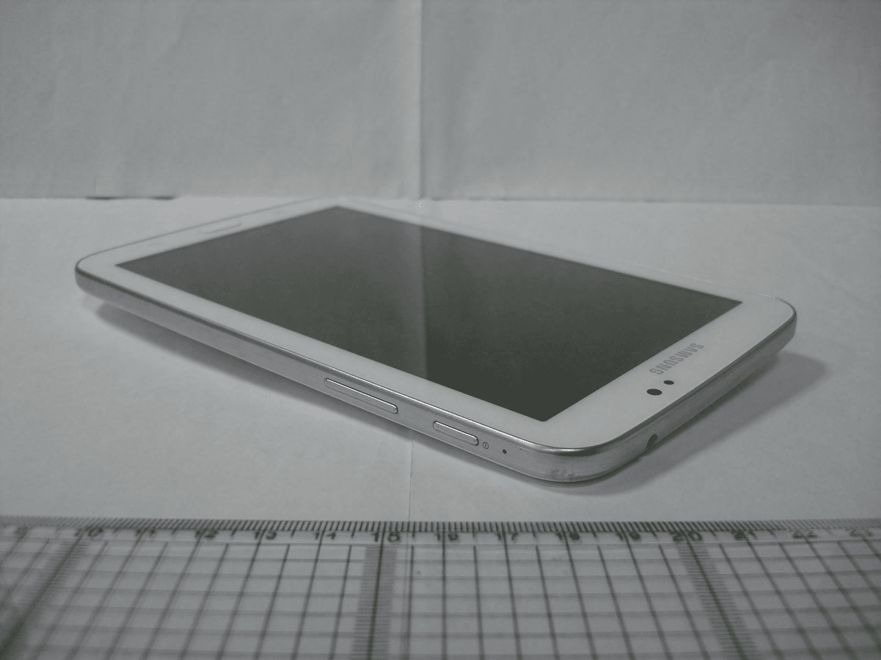 Portable Tablet Computer with WLAN and Bluetooth - FCC ID A3LSMT210 - Samsung Electronics Co Ltd (5)