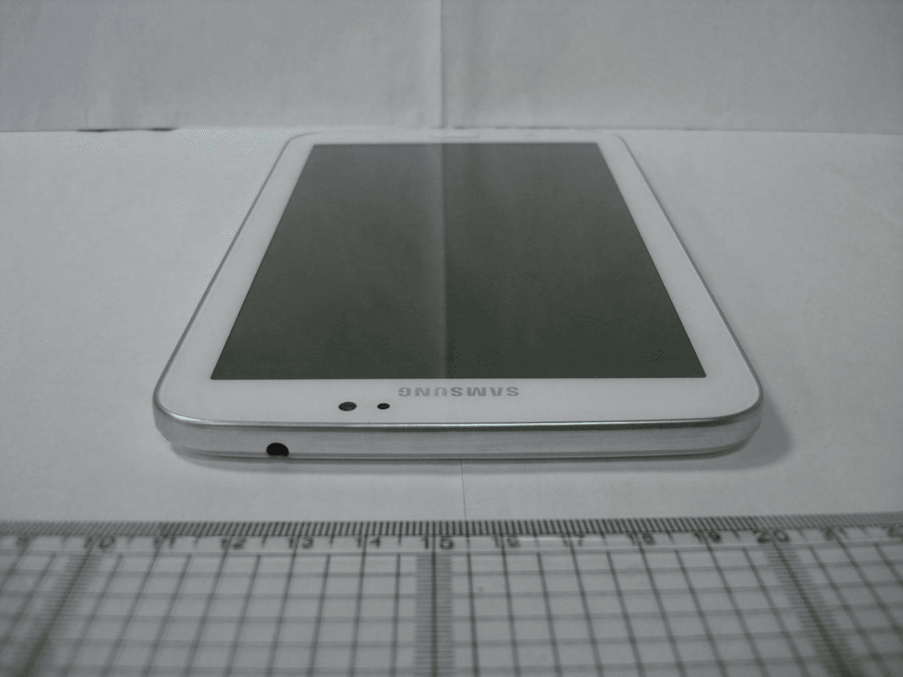 Portable Tablet Computer with WLAN and Bluetooth - FCC ID A3LSMT210 - Samsung Electronics Co Ltd (3)