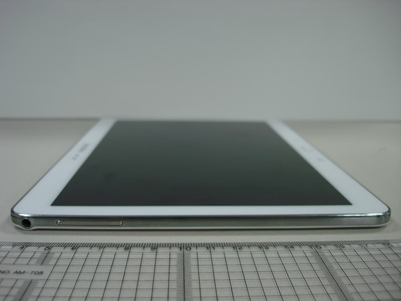 Portable WiFi Tablet with Bluetooth and ANT+ - FCC ID A3LSMT520 - Samsung Electronics Co Ltd (1)