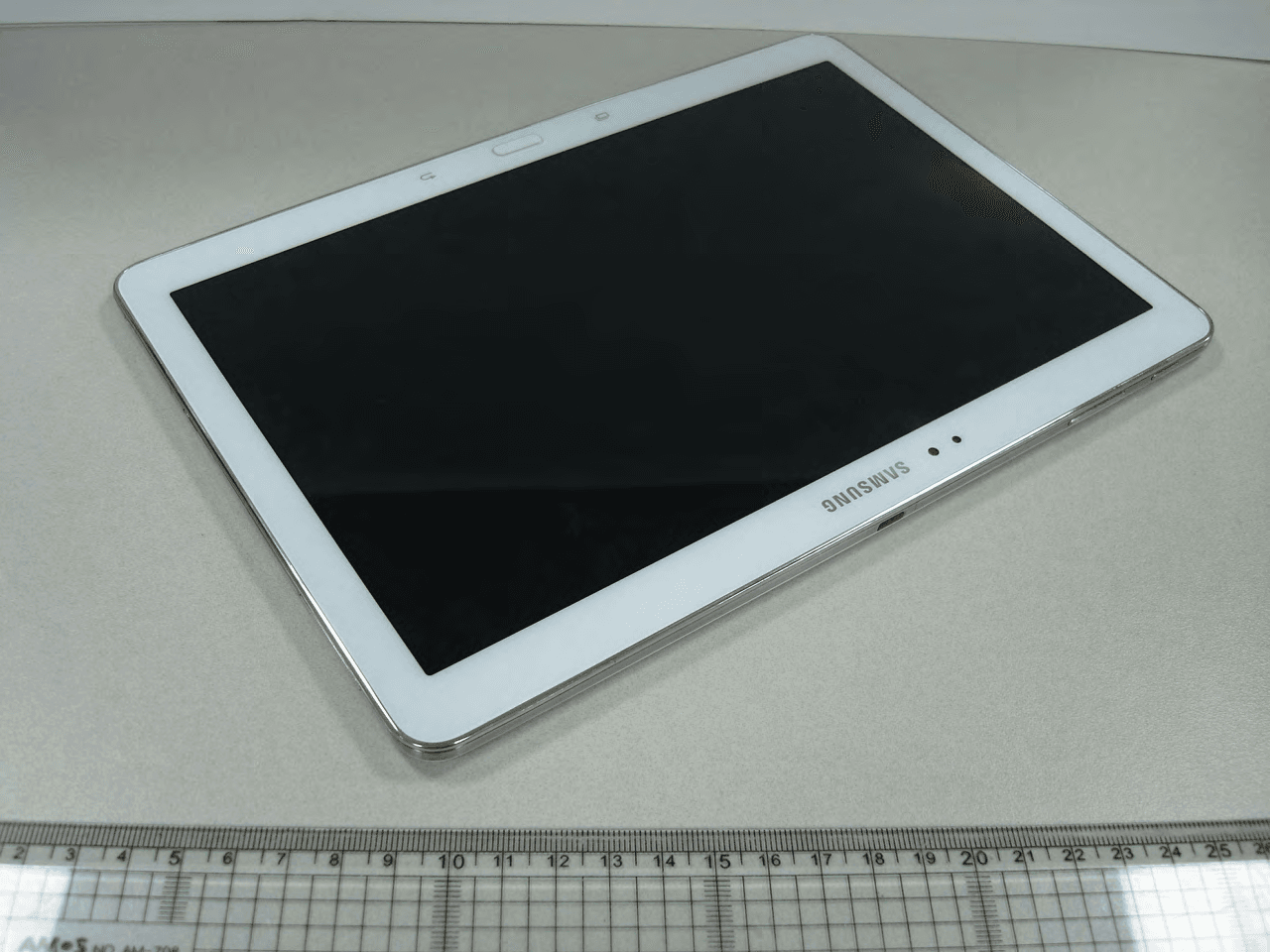 Multi-band GSM/EDGE/UMTS/LTE Tablet Computer with WLAN, Bluetooth and ANT+ - FCC ID A3LSMT525 - Samsung Electronics Co Ltd (1)