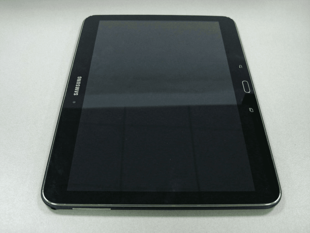 Portable Tablet with WLAN, Bluetooth, RFID and ANT+ - FCC ID A3LSMT530NN - Samsung Electronics Co Ltd (2)